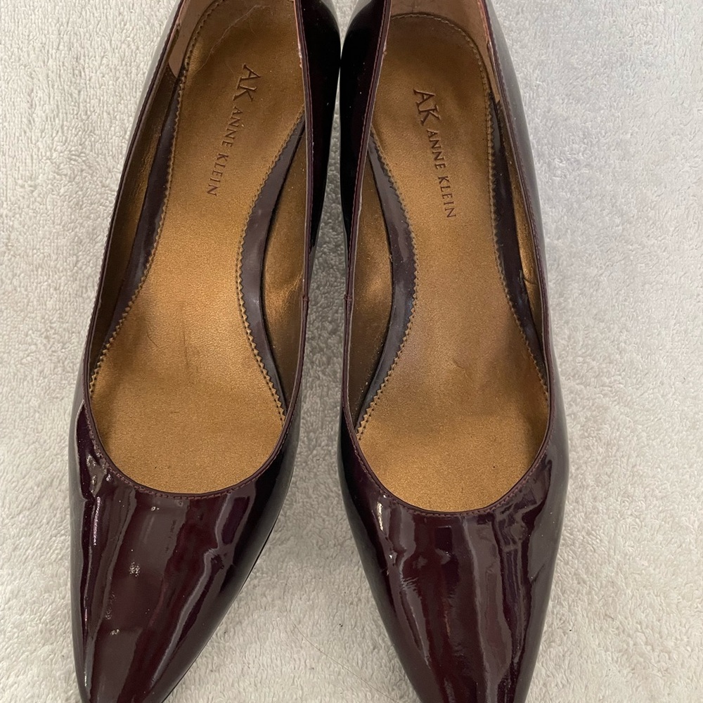 AK Anne Klein pumps
